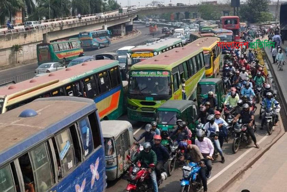 রমজানে প্রথম কর্মদিবসে রাজধানীতে তীব্র যানজট, ভোগান্তিতে নগরবাসী

