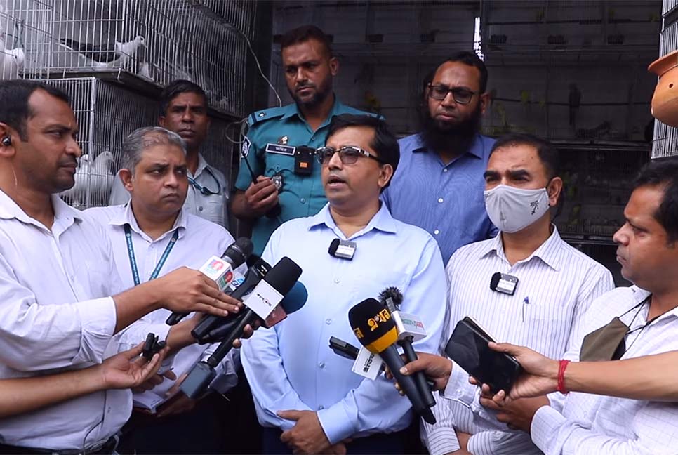কেজিতে ৪০ টাকা লাভ করায় মুরগির আড়ৎ বন্ধ