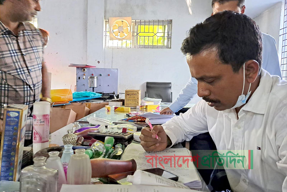 বগুড়ায় কসমেটিকস কারখানায় অভিযান, জরিমানা ২ লাখ টাকা