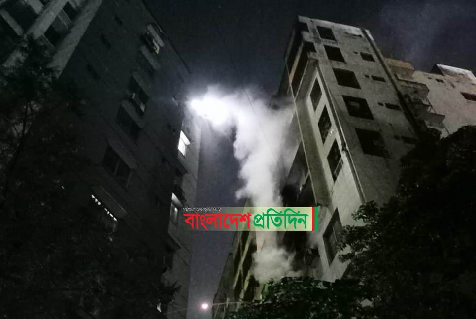 নিয়ন্ত্রণে এলো এলিফ্যান্ট রোডের মার্কেটের আগুন, উদ্ধার ৬  

