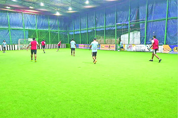 গভীর রাতেও ফুটবল চর্চা