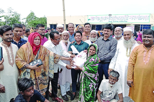 রূপগঞ্জে আরও ৫ হাজার পরিবারে বসুন্ধরার খাদ্যসামগ্রী বিতরণ