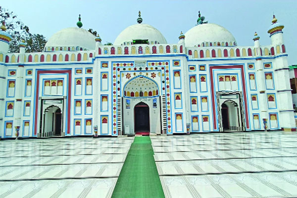 মুঘল আমলের আরিফাইল শাহি জামে মসজিদ
