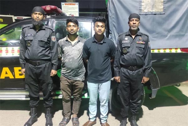 উত্তরায় বিদেশি মদসহ দুই মাদক কারবারি গ্রেফতার 