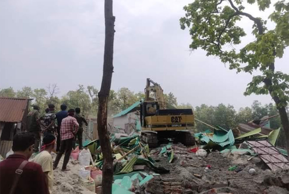 কালিয়াকৈরে অবৈধ স্থাপনা উচ্ছেদ