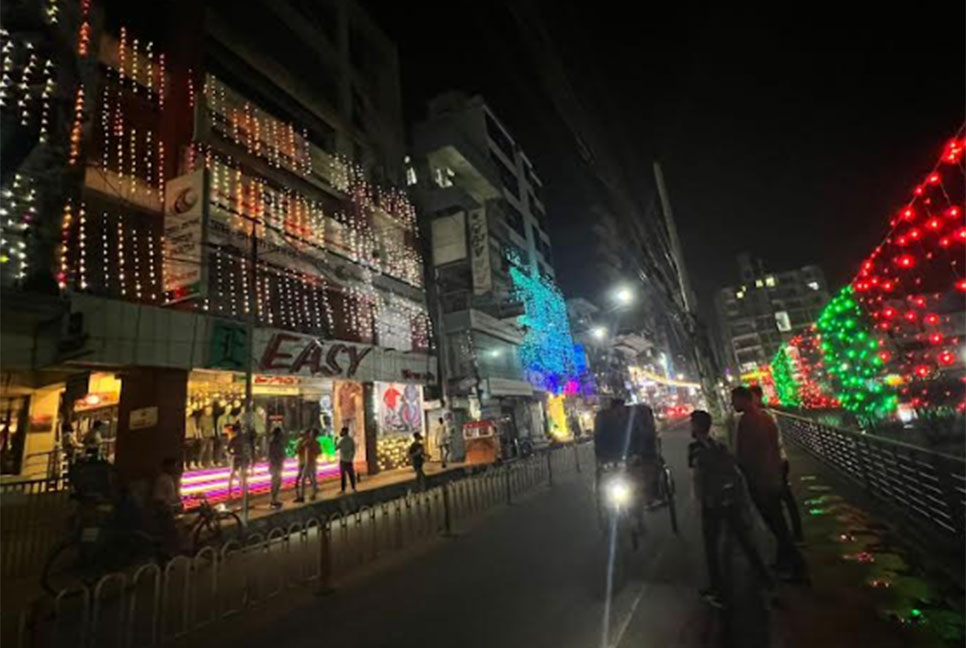 
রমজানের শুরুতেই প্রস্তুত বরিশালের ঈদ বাজার
