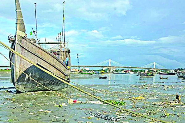 সংকটে কর্ণফুলী নদীর নাব্য