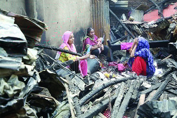 রাজধানীর তিন স্থানে আগুন