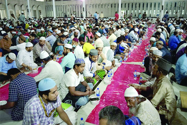 প্রতিদিন ইফতার ২ হাজার রোজাদারের