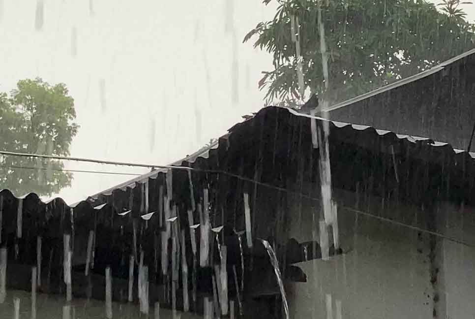 নেত্রকোনায় বজ্রসহ শিলাবৃষ্টি