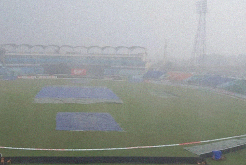 টসের পরেই ঝুম বৃষ্টি, ম্যাচ শুরু নিয়ে শঙ্কা!