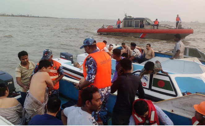 ৯৯৯-এ ফোন, সাগরে উল্টে যাওয়া স্পিডবোট থেকে ১২ চীনা নাবিক উদ্ধার 

