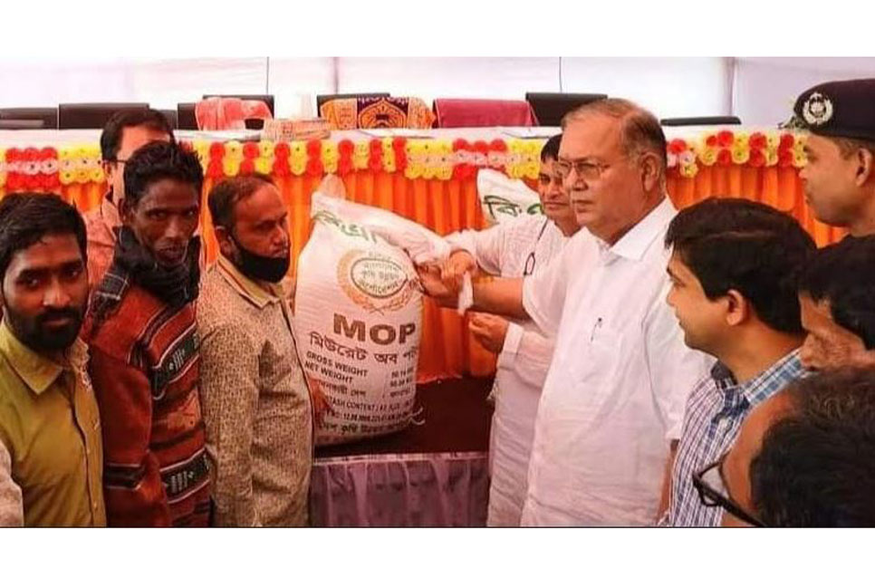 শ্রীমঙ্গলে কৃষকদের মাঝে বীজ ও সার বিতরণ