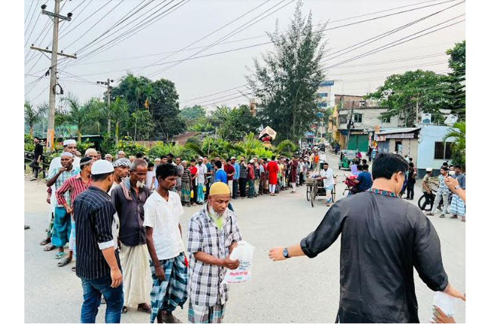 ঢাকা-চট্টগ্রাম মহাসড়কে রোজাদারদের
অপেক্ষায় থাকেন মেয়র স্বপন মিয়াজী