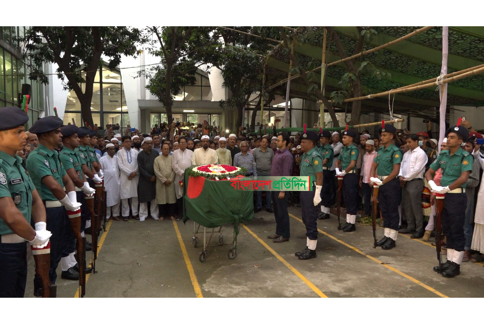 নূরে আলম সিদ্দিকীর দ্বিতীয় জানাজা সম্পন্ন

