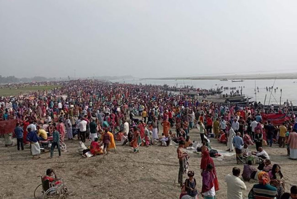 চিলমারীতে 
হিন্দু ধর্মাবলম্বীদের স্নান উৎসব