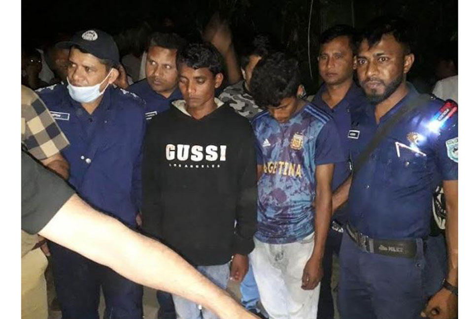 ফুলবাড়ীতে বিদেশি পিস্তলসহ দুই যুবক গ্রেফতার