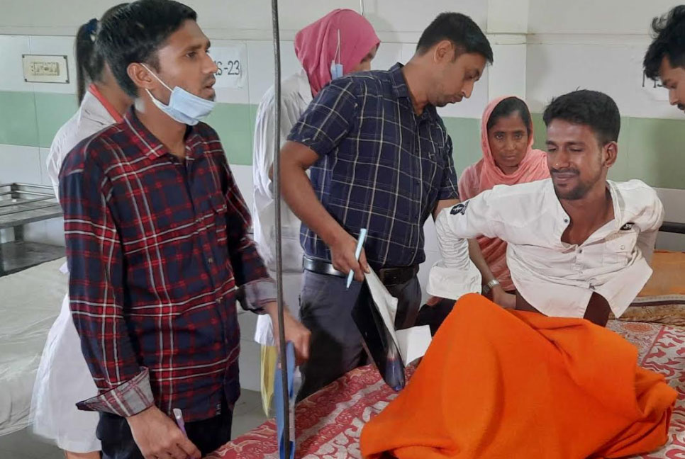 বাগেরহাটে চুরির অপবাদে যুবককে নির্যাতন: মামলা দায়েরের পর প্রধান আসামি গ্রেফতার