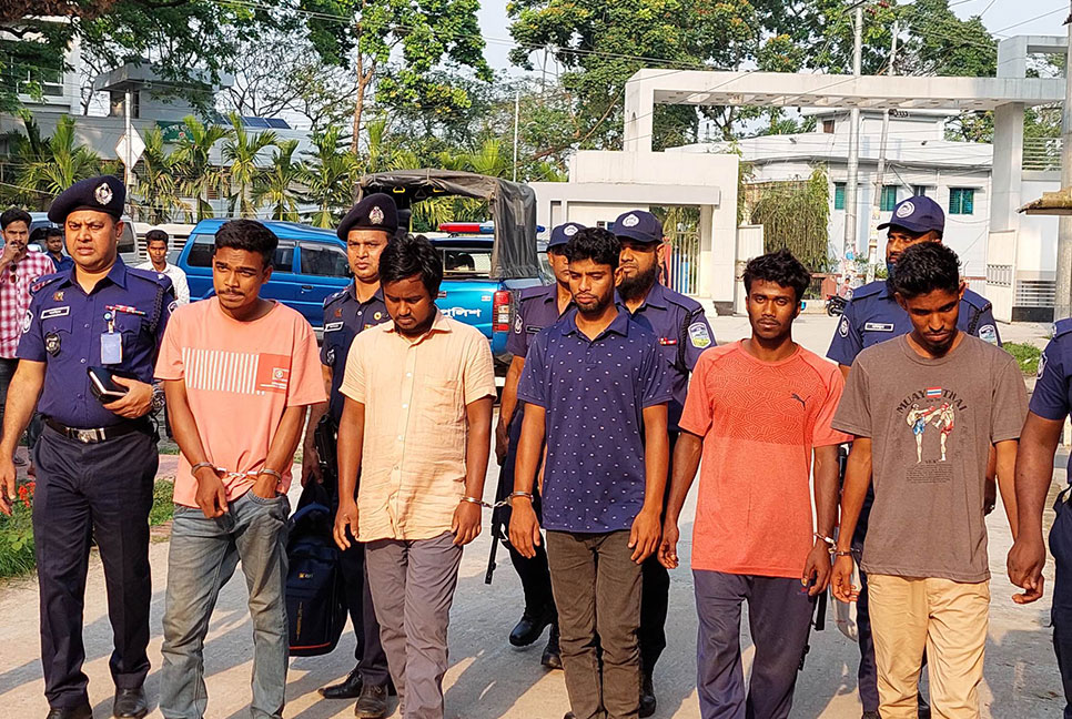 হালুয়াঘাটে ফিল্মি স্টাইলে ছিনতাই হওয়া সাড়ে ৫ লাখ টাকা উদ্ধার