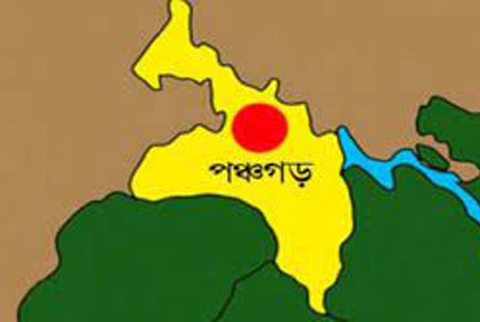 হাফ ভাড়া নিতে অনাগ্রহ, পঞ্চগড়ের শিক্ষার্থীদের ভোগান্তি