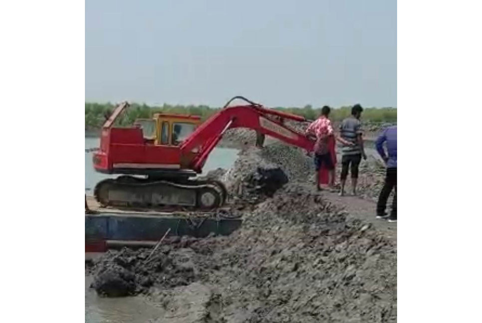 মহেশখালীতে বন বিভাগের 
উচ্ছেদ অভিযান 