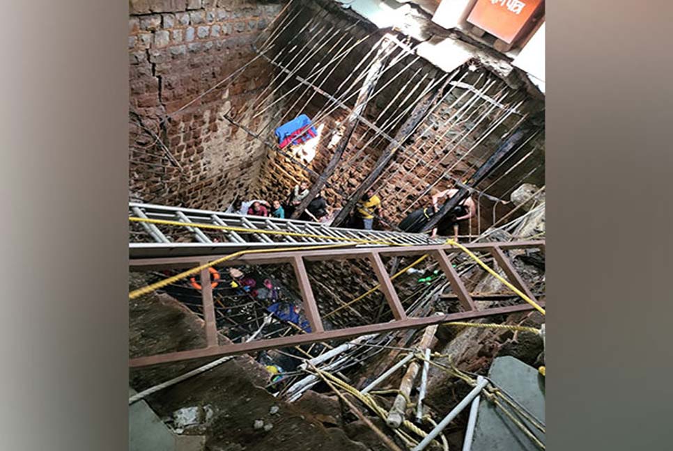 ভারতে পূজা দিতে গিয়ে কুয়ার ছাদ ধসে নিহত ১২