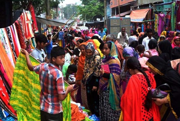 ঈদকে সামনে রেখে বউ বাজার জমজমাট, উপচে পড়া ভিড়