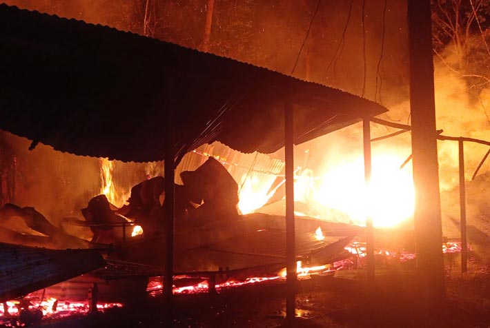 মুকসুদপুরে অগ্নিকাণ্ডে ৫টি দোকান ভস্মীভূত