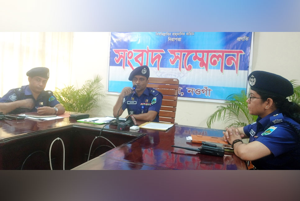 নওগাঁয় ডাকাত দলের ১৮ সদস্য গ্রেফতার, ট্রাক-অস্ত্র ও চাল উদ্ধার