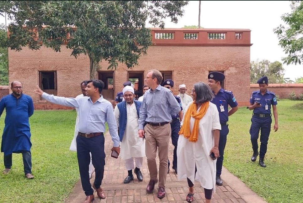 আলফাডাঙ্গায় জমিদার বাড়ি পরিদর্শন করলেন ব্রিটিশ হাইকমিশনার