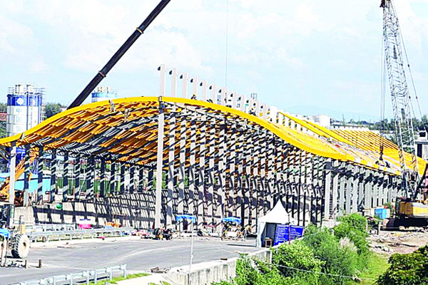 অপেক্ষা নদীর তলদেশে যান চলাচলের
