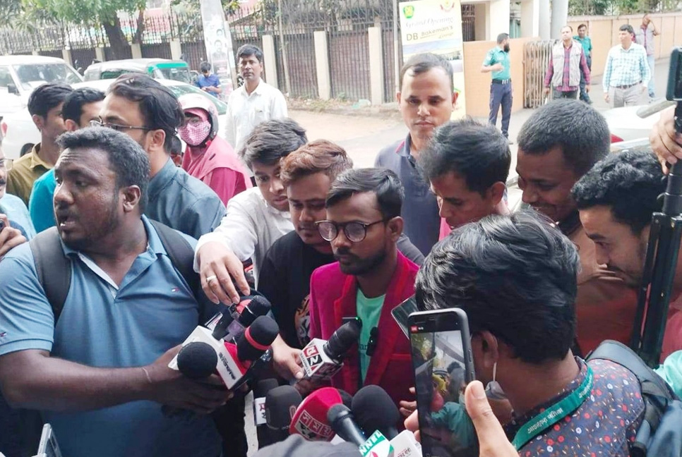 ডিবি কার্যালয় থেকে বের হয়ে যা বললেন হিরো আলম

