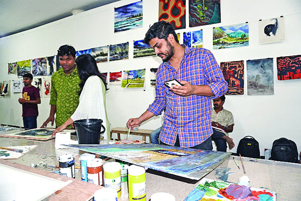 নববর্ষ স্বাগত জানাতে শোভাযাত্রার প্রস্তুতি