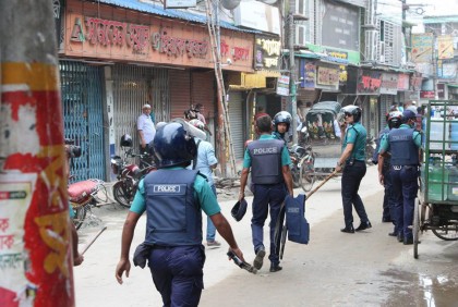 খুলনায় বিএনপি-পুলিশ সংঘর্ষ, টিয়ারশেল নিক্ষেপ

