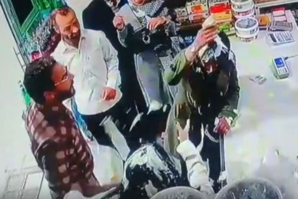 ইরানে দোকানে ‍দুই নারীর ওপর চড়াও যুবক, তিনজনই গ্রেফতার