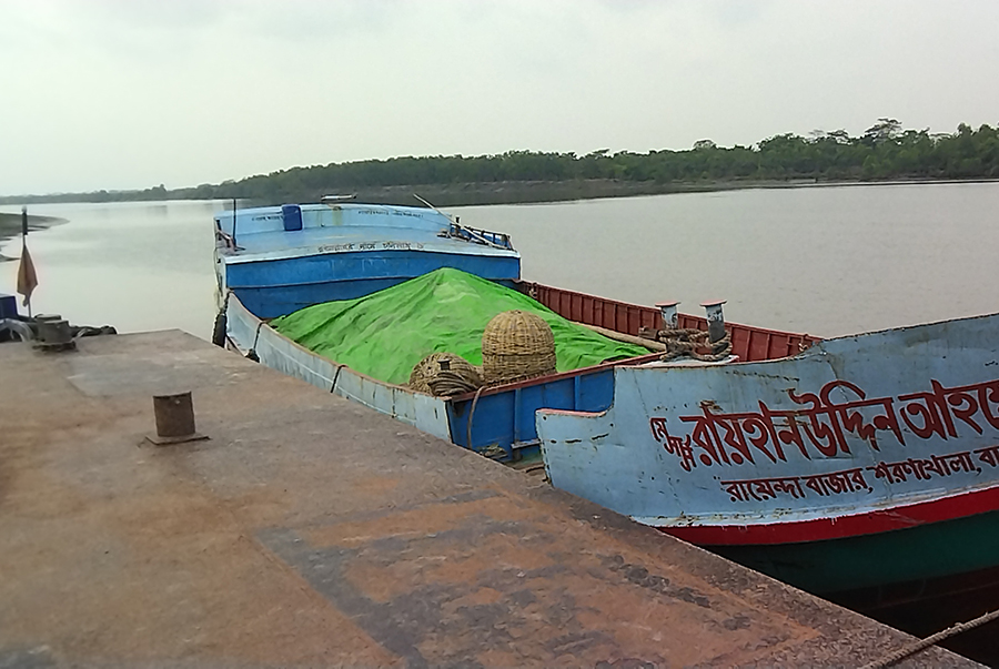 পানগুছি নদীতে চোরাই কয়লাসহ আটকের ঘটনায় ১২ জনের নামে মামলা