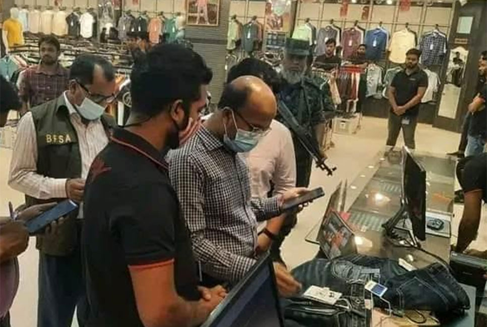 কাপড়ের পুরোনো স্টিকার তুলে নতুন স্টিকার, জরিমানা আদায়