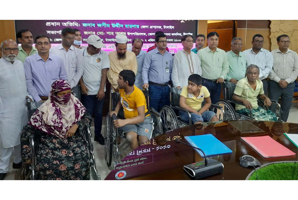 বিশ্ব অটিজম সচেতনতা দিবসে হুইল চেয়ার বিতরণ