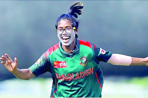 লাল বলে বাংলাদেশের প্রথম সেঞ্চুরিয়ান মুর্শিদা