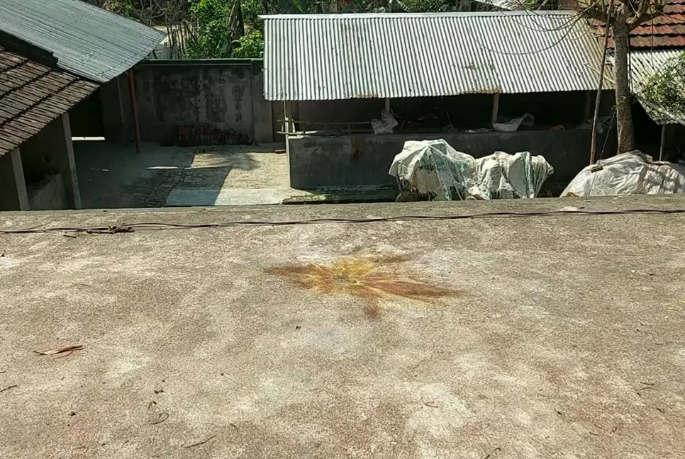 কালীগঞ্জে বসতবাড়িতে প্রতিপক্ষের হামলা, বোমা বিস্ফোরণ