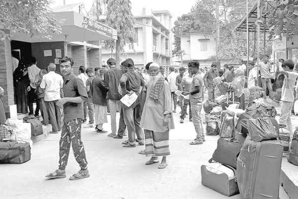 স্বাভাবিক হয়েছে হিলি ইমিগ্রেশন