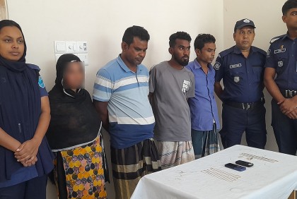 কোটি টাকার স্বর্ণালংকার হাতিয়ে নিয়েছেন তারা