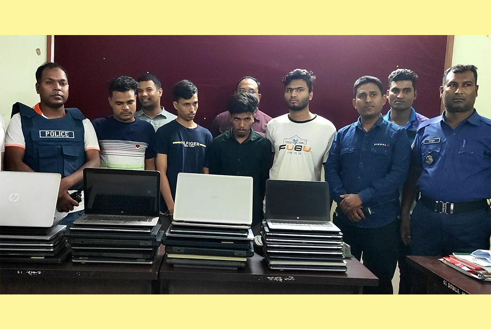 ঠাকুরগাঁওয়ে পর্নোগ্রাফি তৈরির অভিযোগে আটক ৪