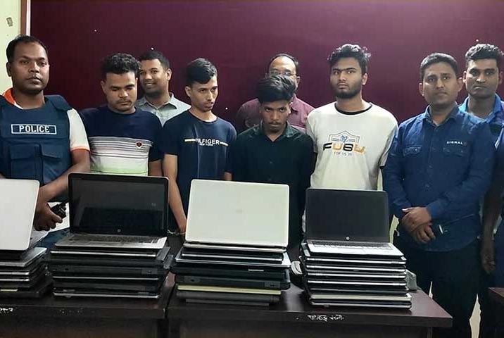 ঠাকুরগাঁওয়ে পর্নোগ্রাফি তৈরির অভিযোগে আটক ৪ 