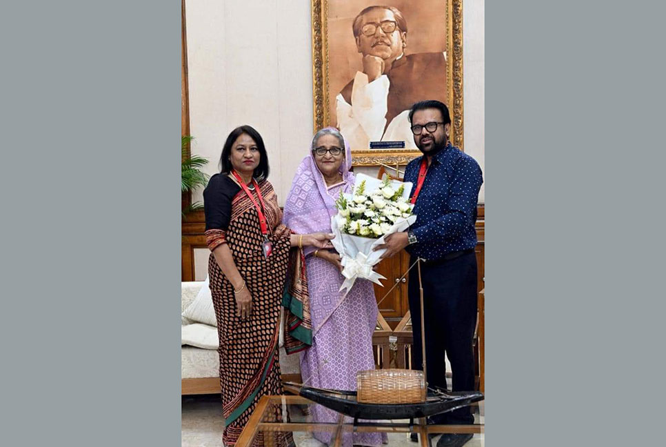 প্রধানমন্ত্রীর সঙ্গে জাতীয় প্রেস ক্লাব সভাপতি-সম্পাদকের সৌজন্য সাক্ষাৎ