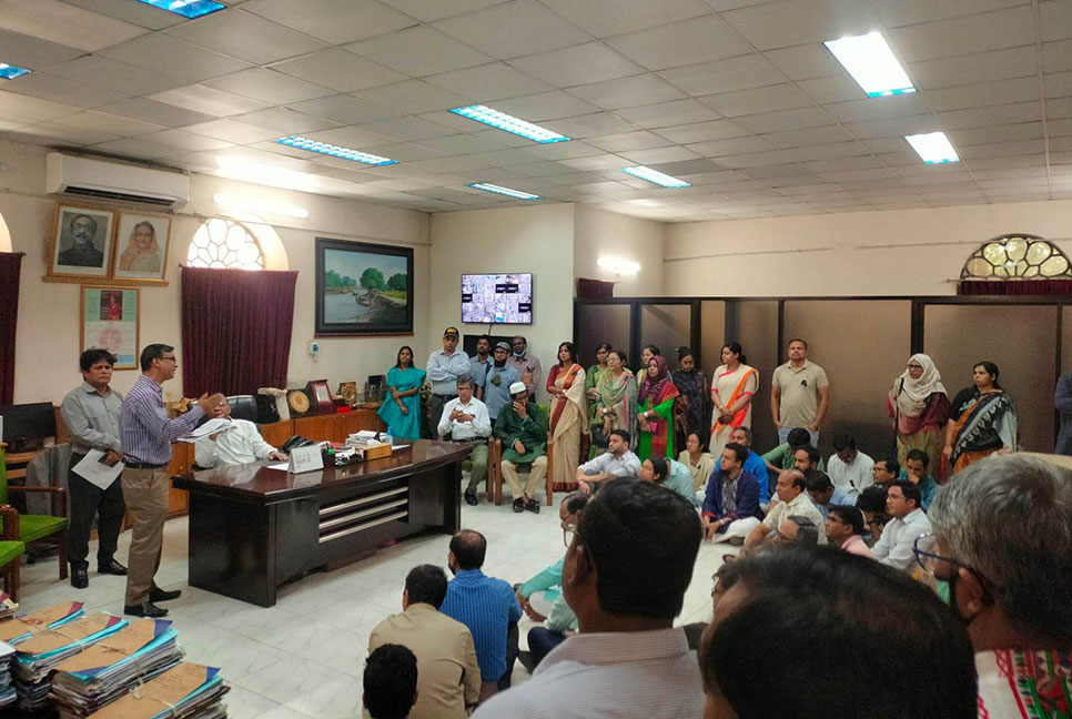 নিজস্ব পদ্ধতিতে ভর্তি পরীক্ষায় অনড় জবিশিস, উপাচার্যের রুমে অবস্থান কর্মসূচি