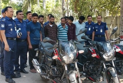 চুয়াডাঙ্গায় তিনটি মোটরসাইকেলসহ চোর চক্রের ছয় সদস্য গ্রেফতার 