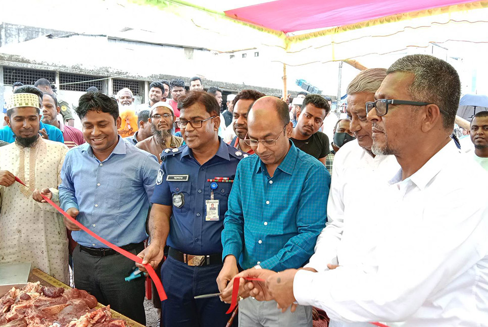 বরগুনায় খোলা বাজারে সুলভ মূল্যে পণ্য বিক্রি