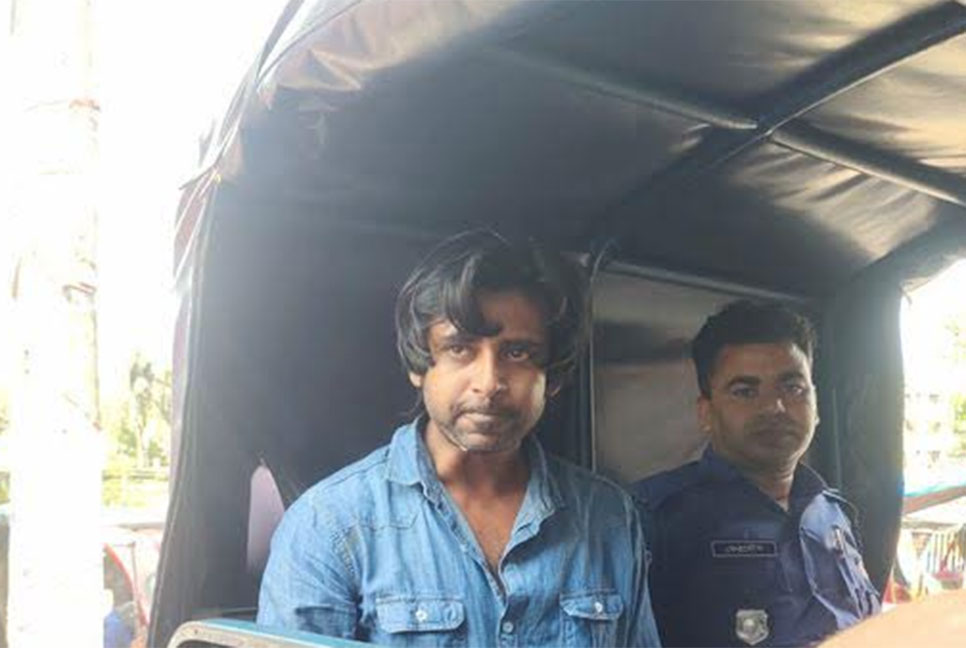 স্কুল শিক্ষিকাকে কুপিয়ে সাবেক স্বামীর আত্মসমর্পণ