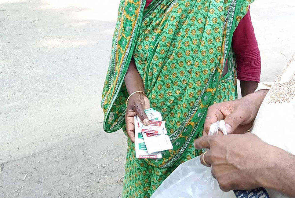 হাসপাতালের সরকারি ওষুধ বিক্রি হচ্ছে স্বাস্থ্য সহকারীর ফার্মেসিতে